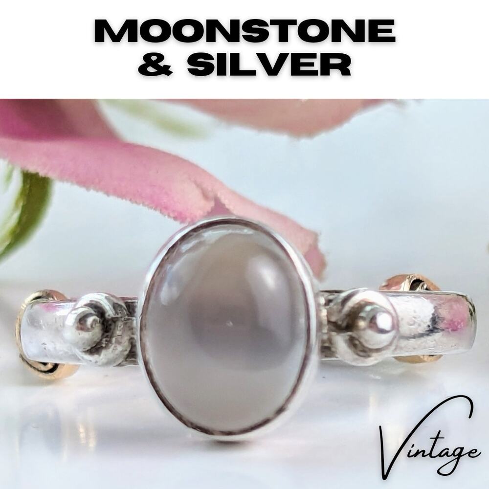 Moonstone & Sterling Silver Oval Ring-Delicate Feminine Pretty Size 6.25 Vintage